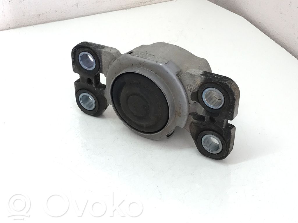 Volvo V70 Engine mount bracket 
