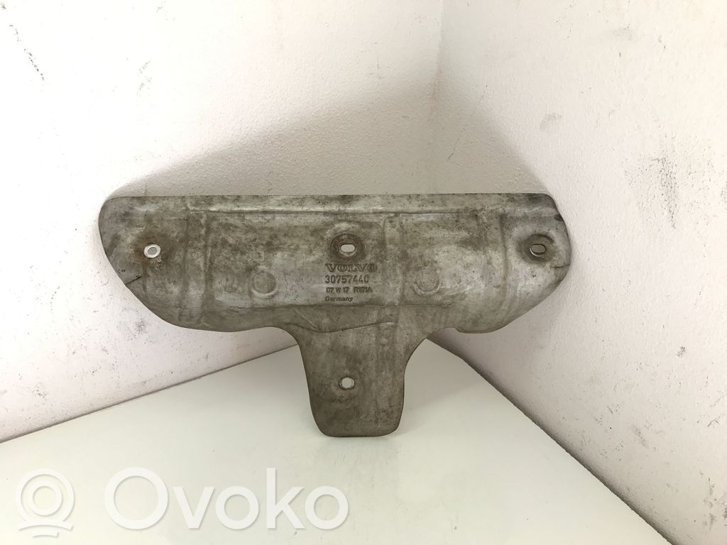 Volvo V70 Protección térmica del escape 