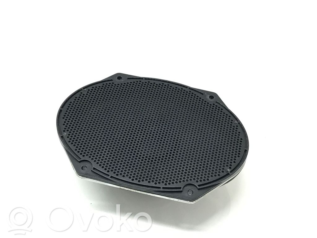 Ford Fusion Takaoven kaiutin 