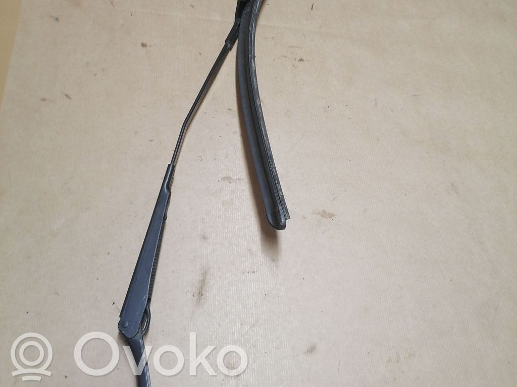 Ford Focus Front wiper blade arm 