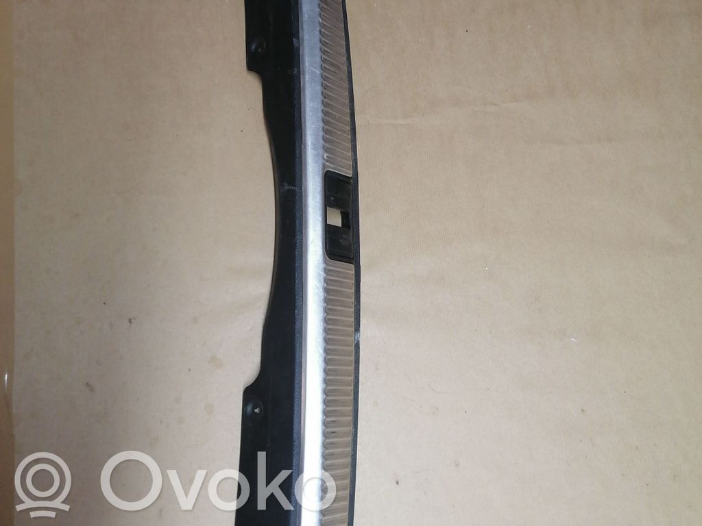 Audi A4 S4 B7 8E 8H Bagažinės slenksčio apdaila 
