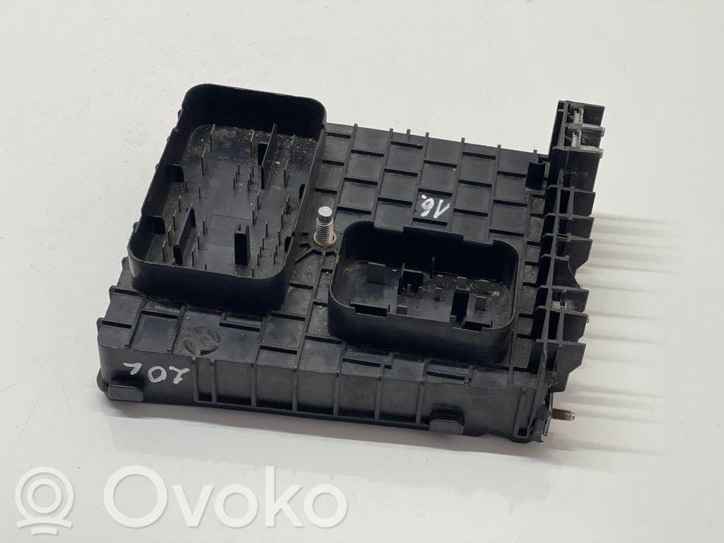 Volkswagen Golf V Fuse module 