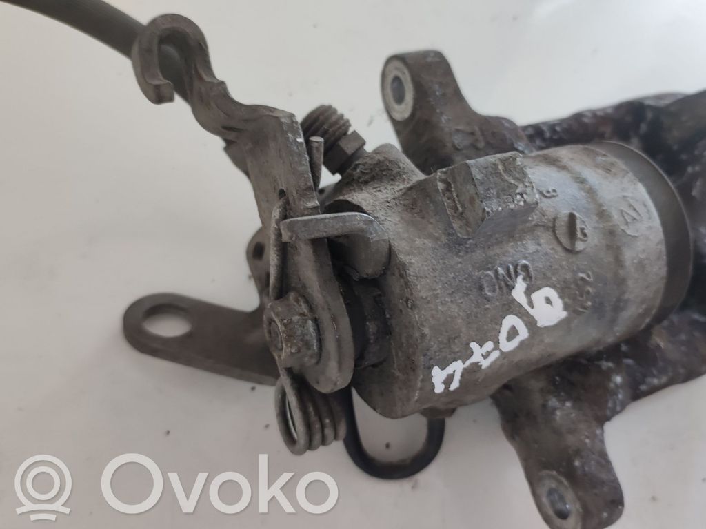 Volkswagen Golf VI Tylny zacisk hamulcowy 