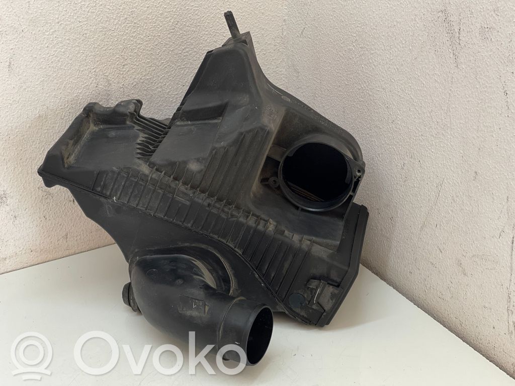 Renault Clio III Air filter box 