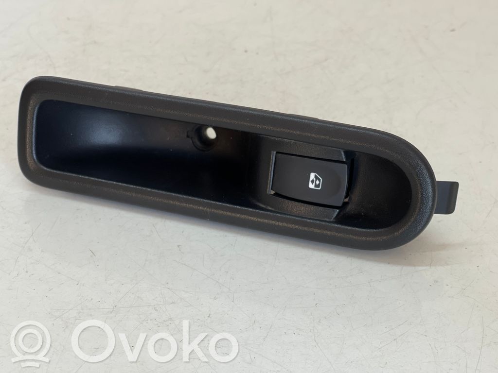 Renault Clio III Electric window control switch 