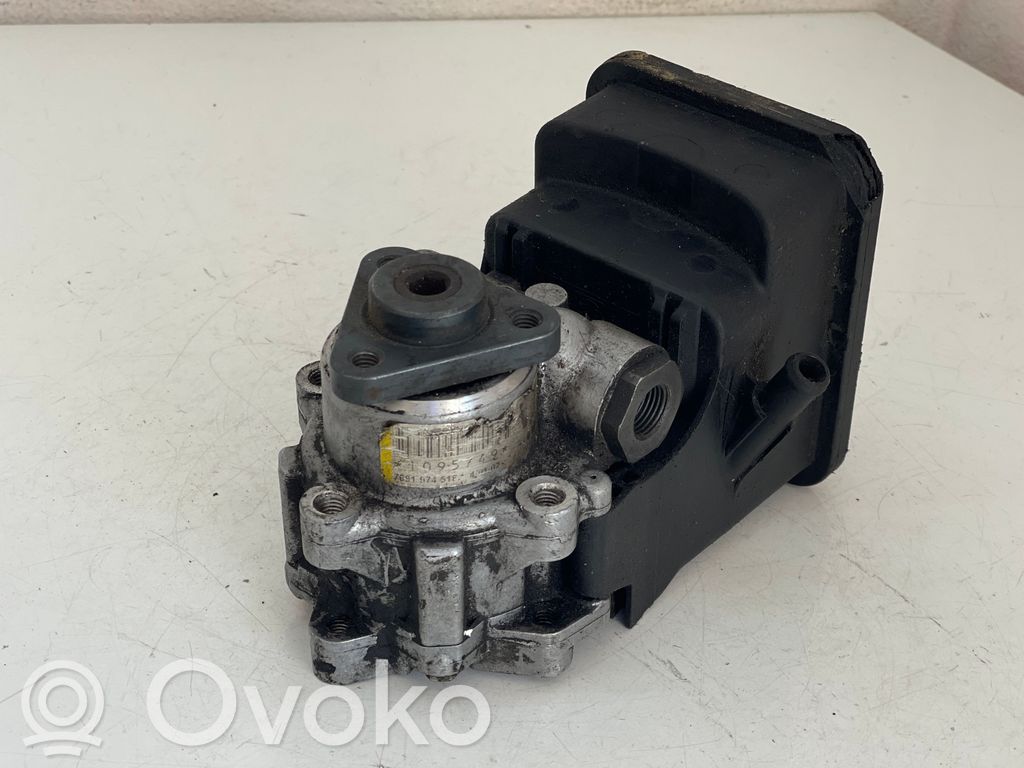 BMW 5 E39 Power steering pump 