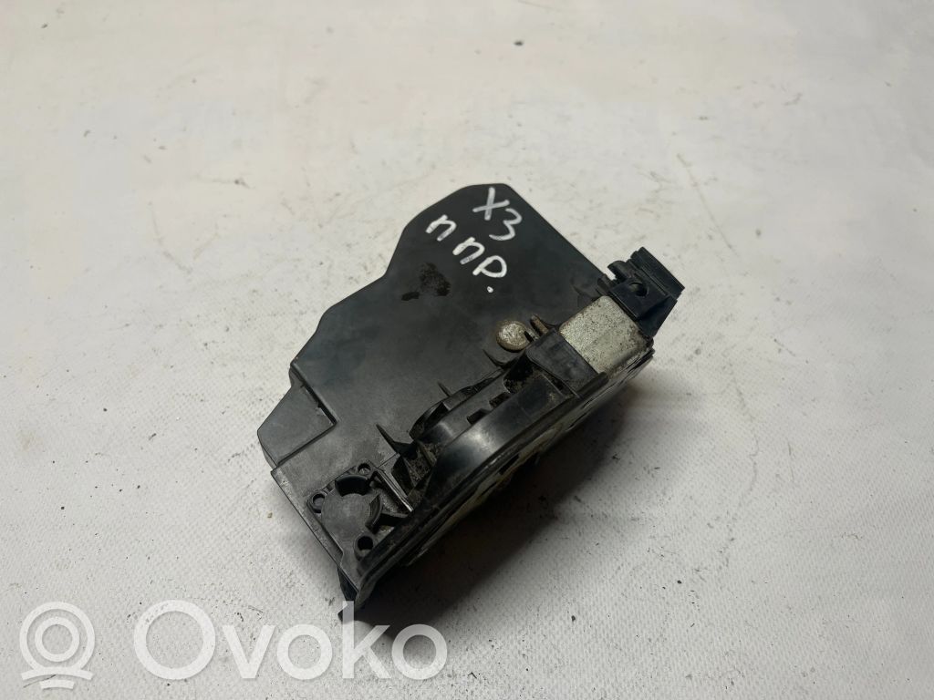 Priekšpusē slēdzene   7167074,A046998