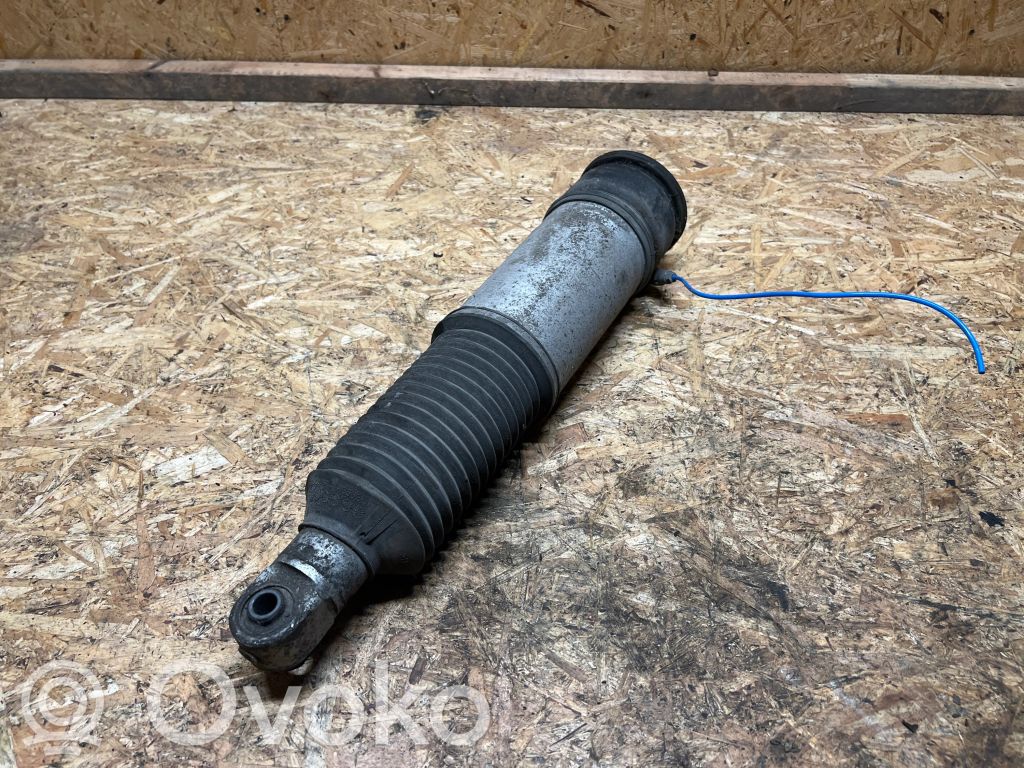 BMW 7 E65 E66 Aizmugurē amortizators (pneimatiskā / hidrauliskā balstiekārta) 