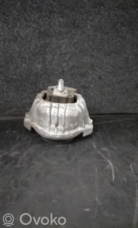 Engine mount bracket