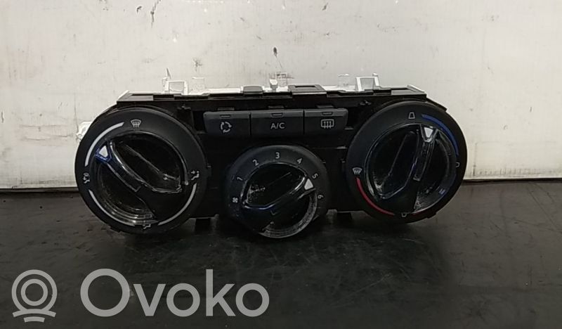 Peugeot 2008 I Przycisk / Włącznik klimatyzacji A/C 