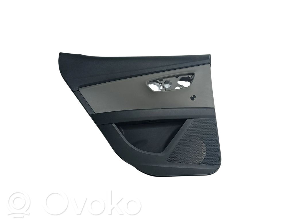 Apšuvums aizmugurējām durvīm   5F4867133
