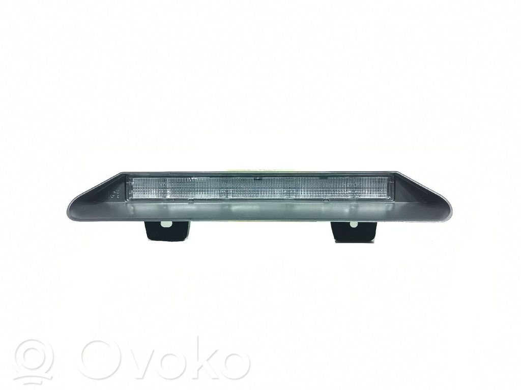Kolmas/lisäjarruvalo   265903126R