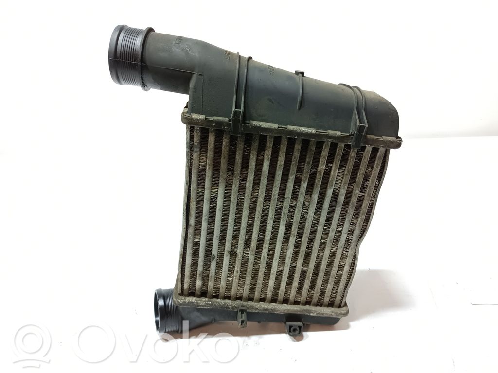 Radiador intercooler   8E0145805S,DEFEITO