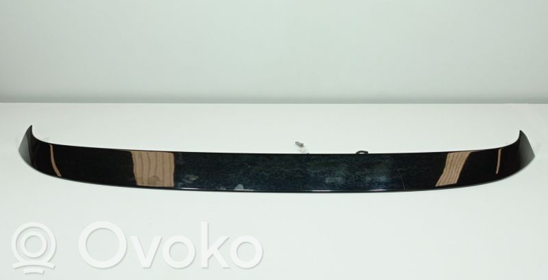 Tailgate/trunk spoiler