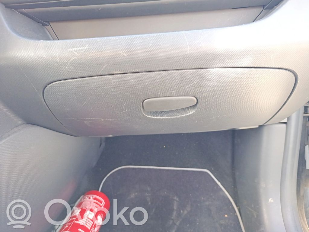 Glove box   9812490277,DEFEITO