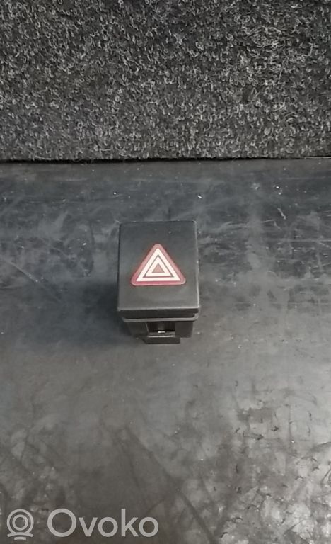 Volkswagen Polo IV 9N3 Hazard light switch 