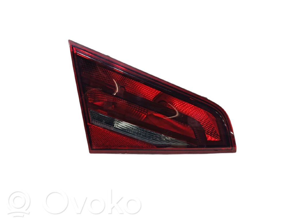 Tailgate rear/tail lights   8V4945093