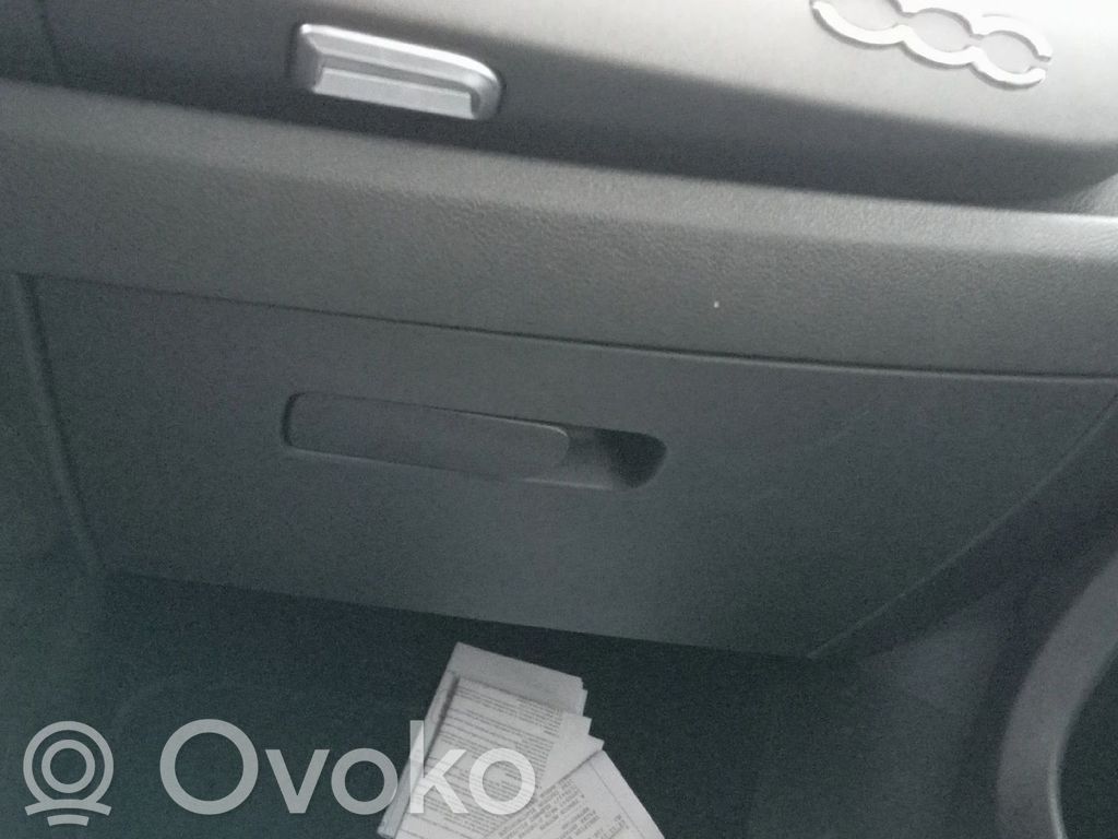 Fiat 500X Cutie mănuși