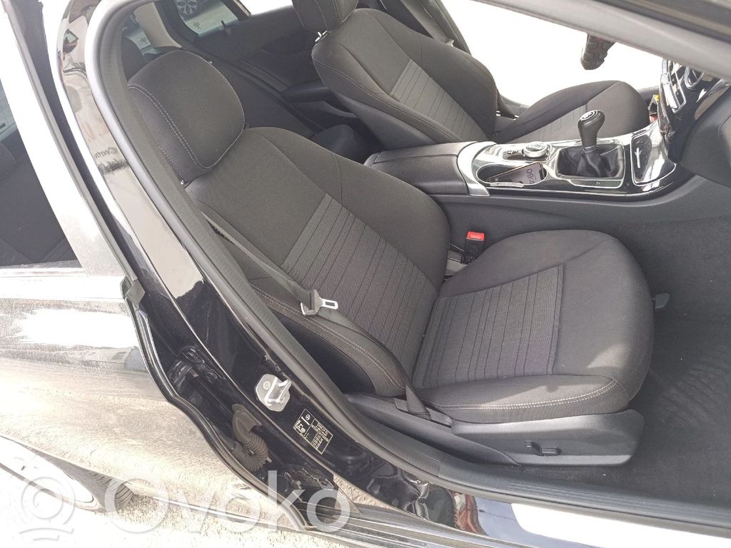 Mercedes-Benz C W205 Etumatkustajan istuin 