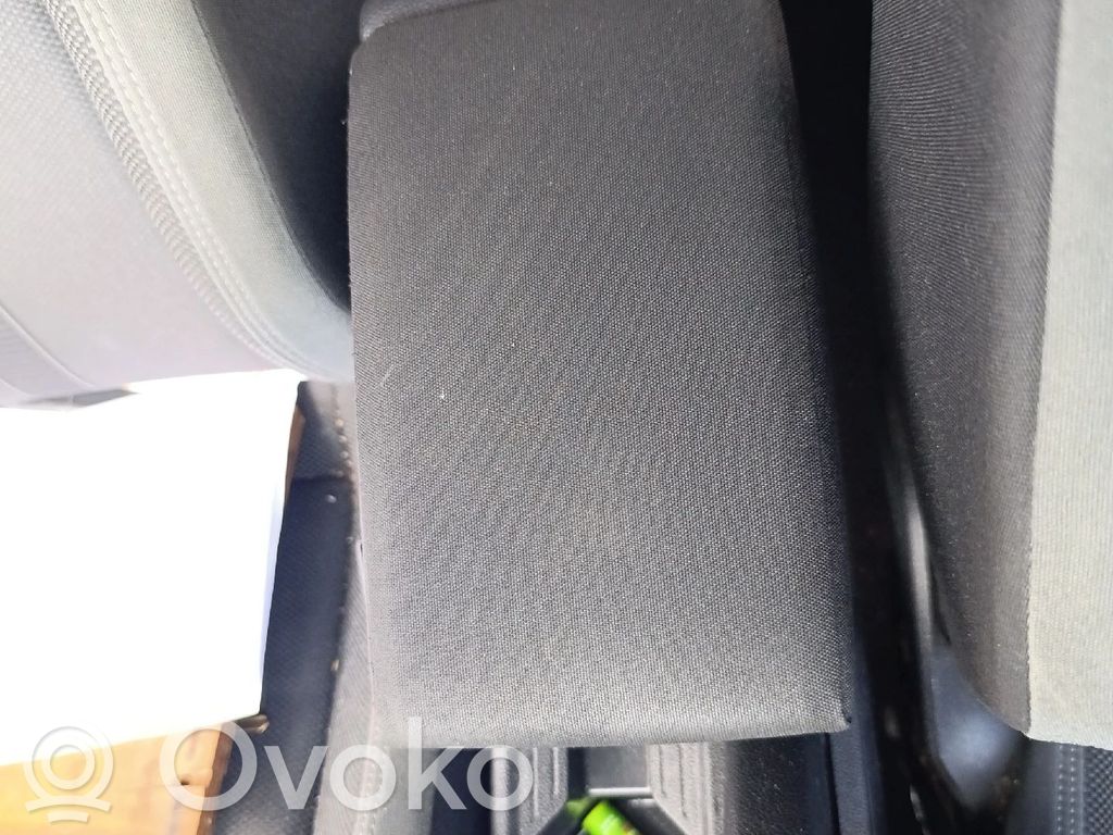 Volkswagen Polo VI Reposabrazos