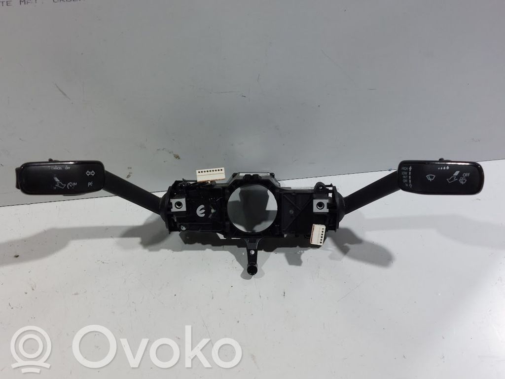 Skoda Superb B8 (3V) Interruptor/palanca de limpiador de luz de giro 