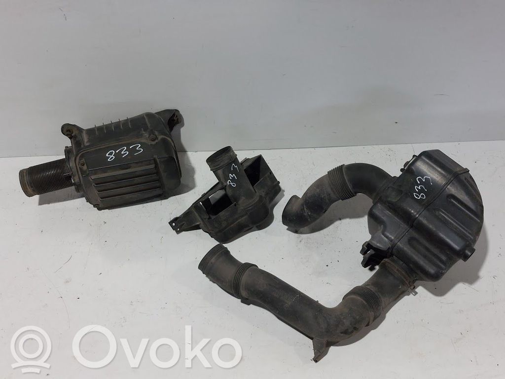 Volkswagen PASSAT B6 Air filter box 