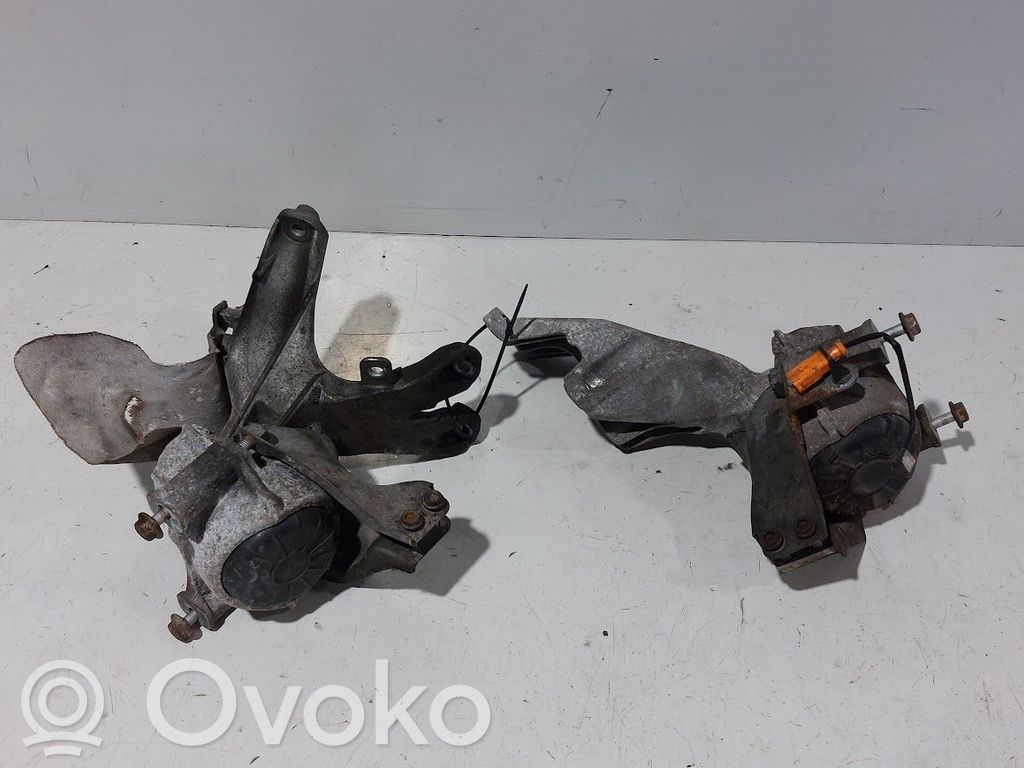 Engine mounting bracket   8K0199307BE,8K0199307BE,8K0199308BE