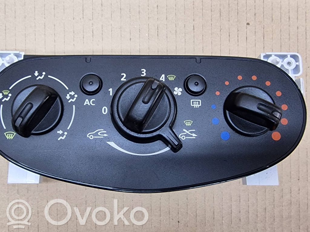 Dacia Duster Climate control unit 