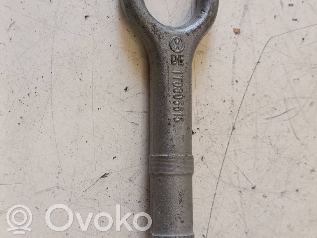 Volkswagen PASSAT B6 Anillo de remolque 