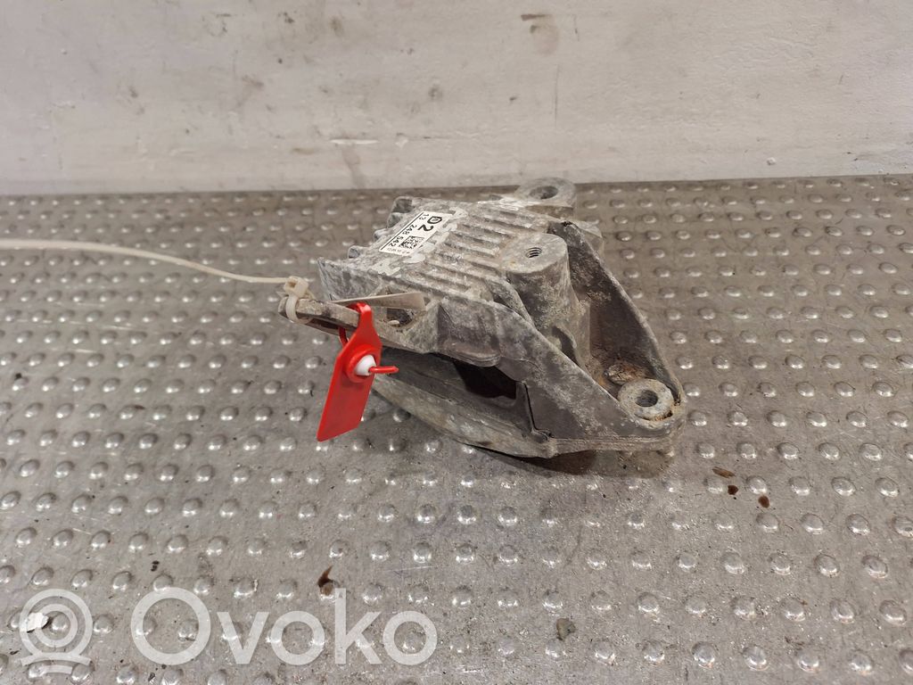 Engine mount bracket   S25056426,13248542