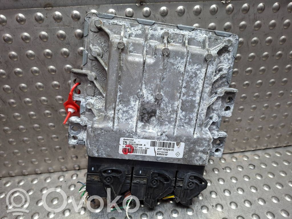Renault Megane III Engine control unit/module 
