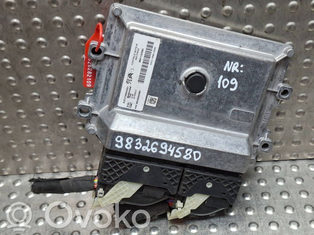 Peugeot 208 II Engine control unit/module 