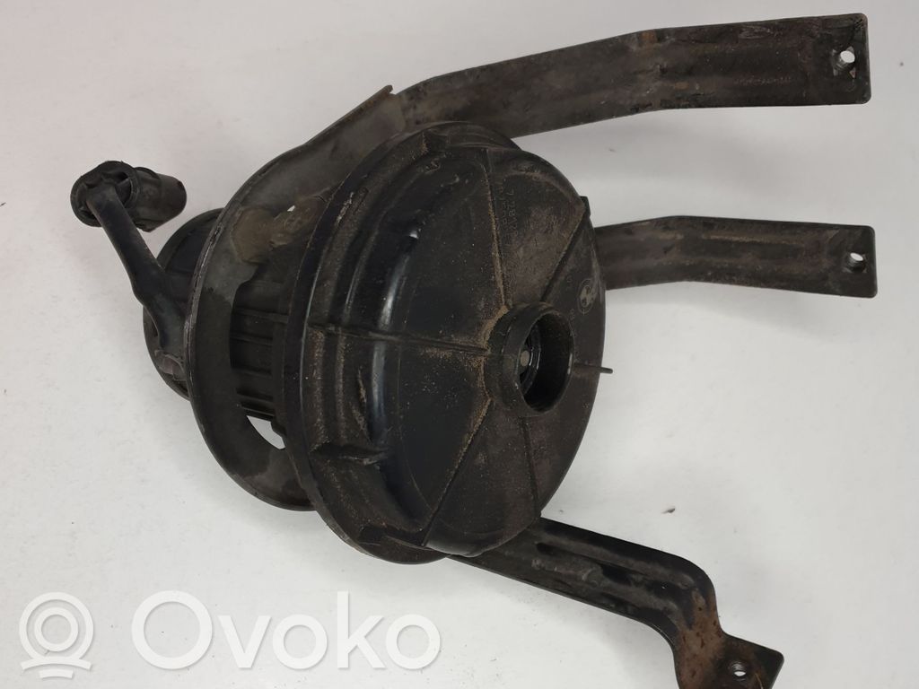 BMW 7 E65 E66 Toissijainen ilmapumppu 