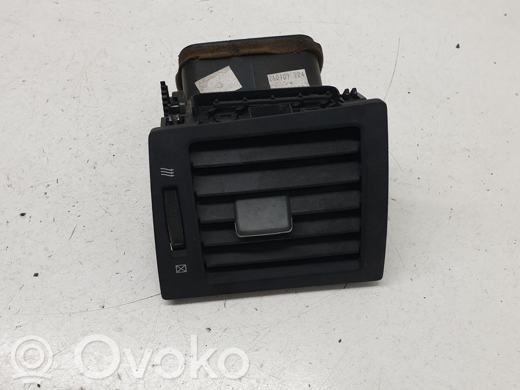 Toyota Avensis T270 Centrālais gaisa ventilācijas režģis 