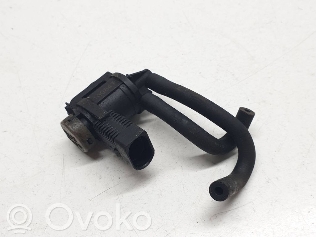 Volkswagen PASSAT B6 Zawór podciśnienia / Elektrozawór turbiny 