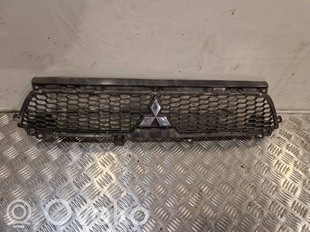 Mitsubishi Outlander Front bumper upper radiator grill 