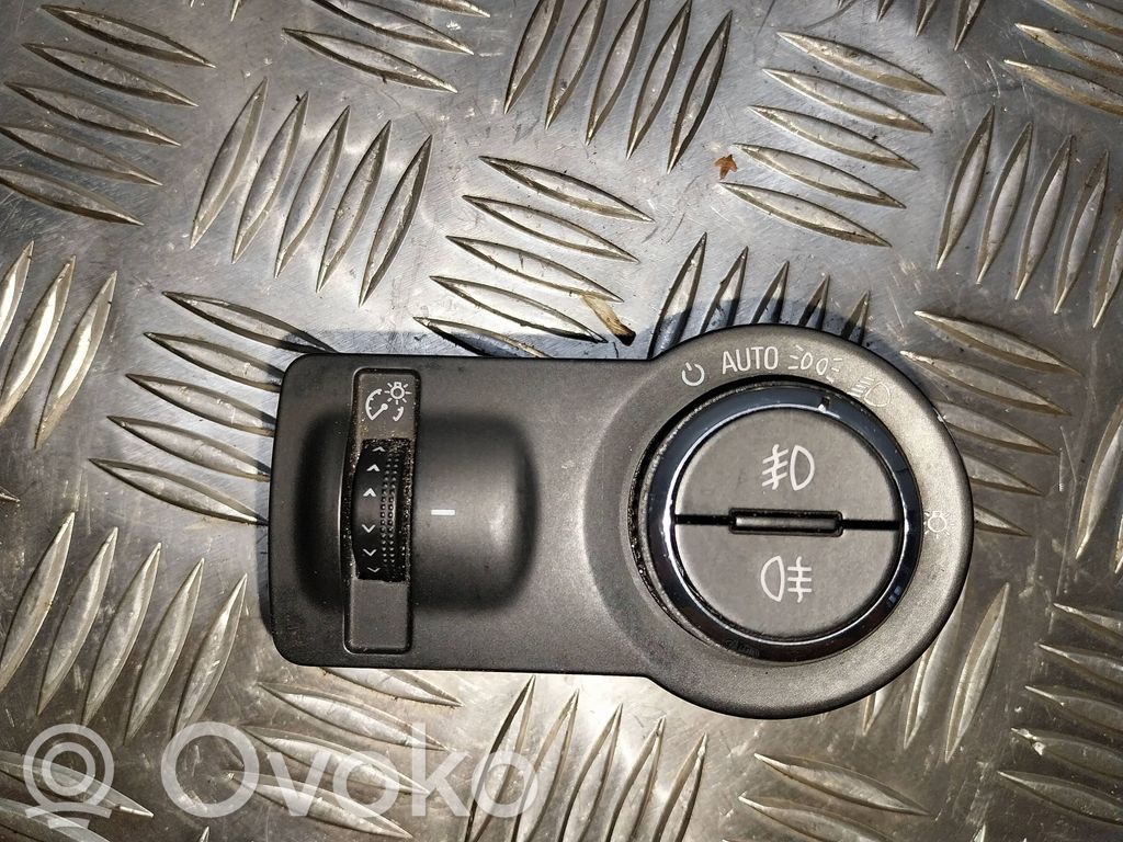Light switch   22901655