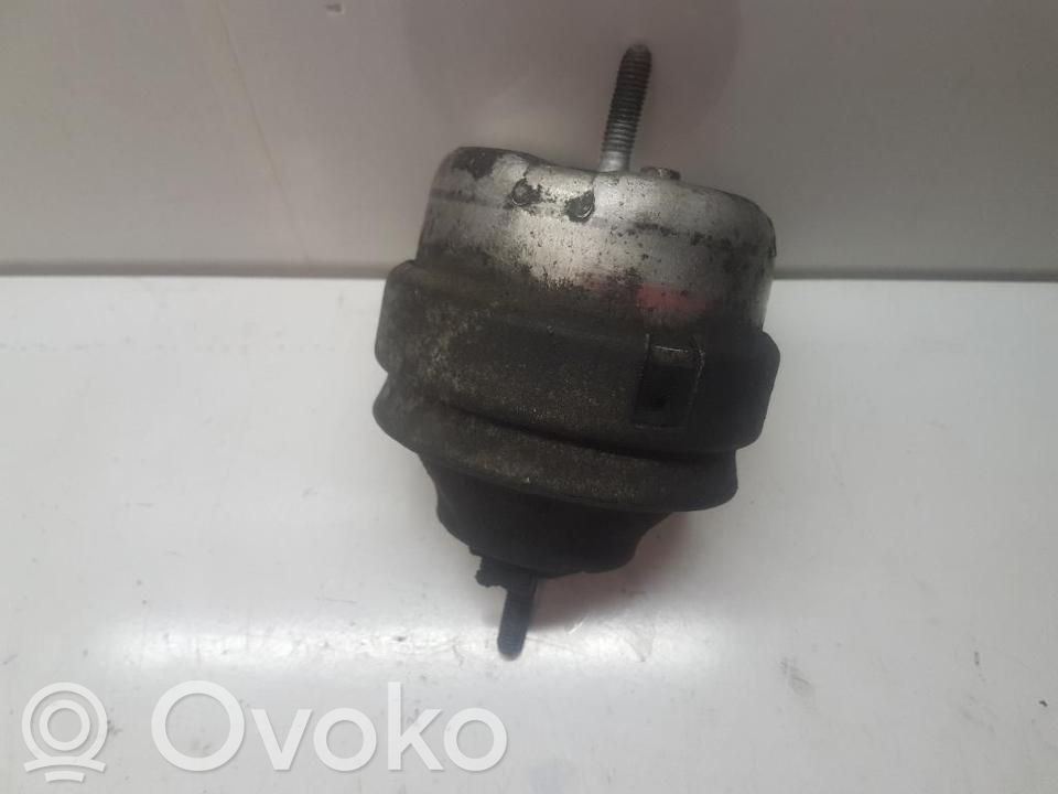 Audi A8 S8 D2 4D Engine mount bracket 