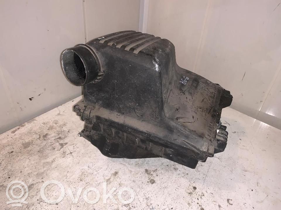 Volkswagen Touran I Air filter box 