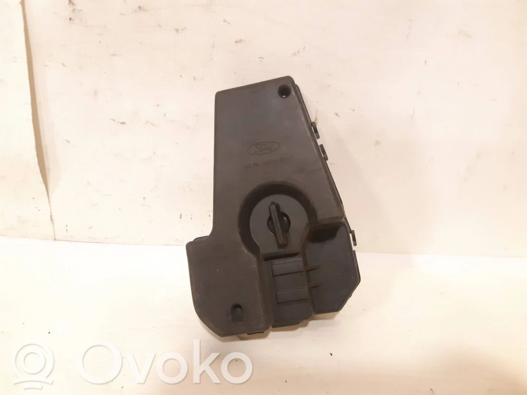 Ford Galaxy Takavalon polttimon suojan pidike 