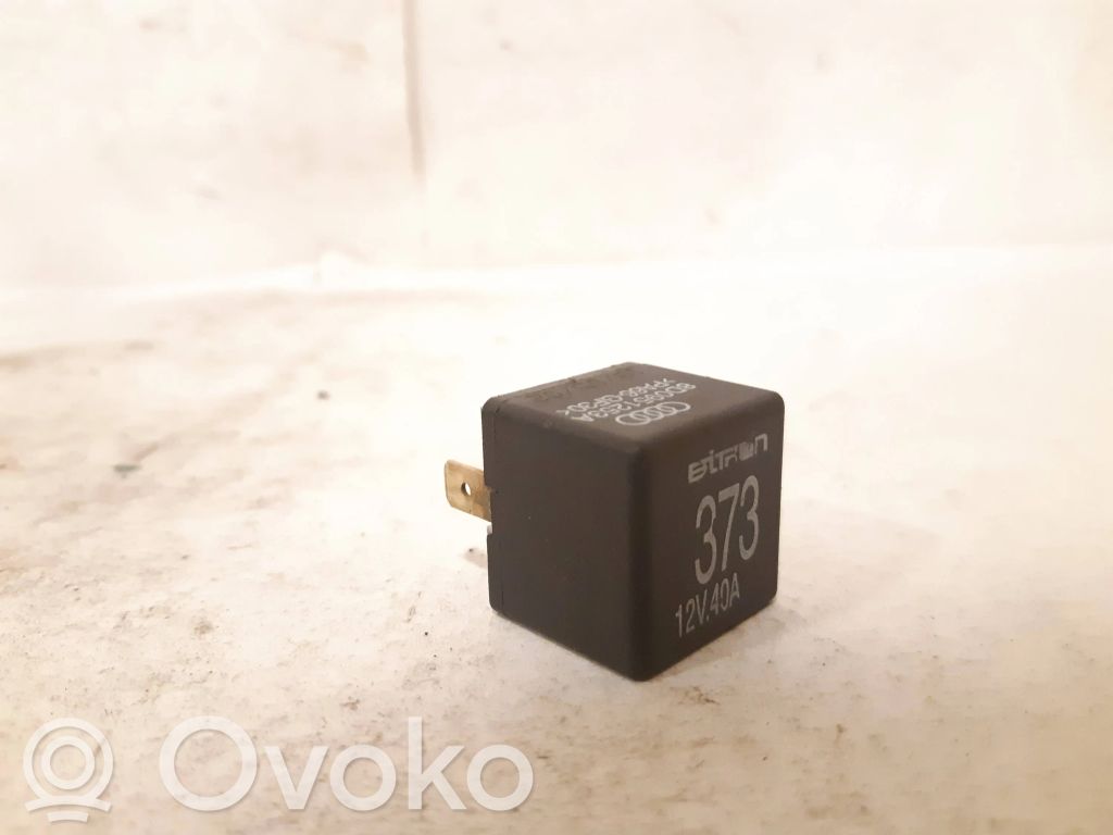 Volkswagen PASSAT B5.5 Other relay 