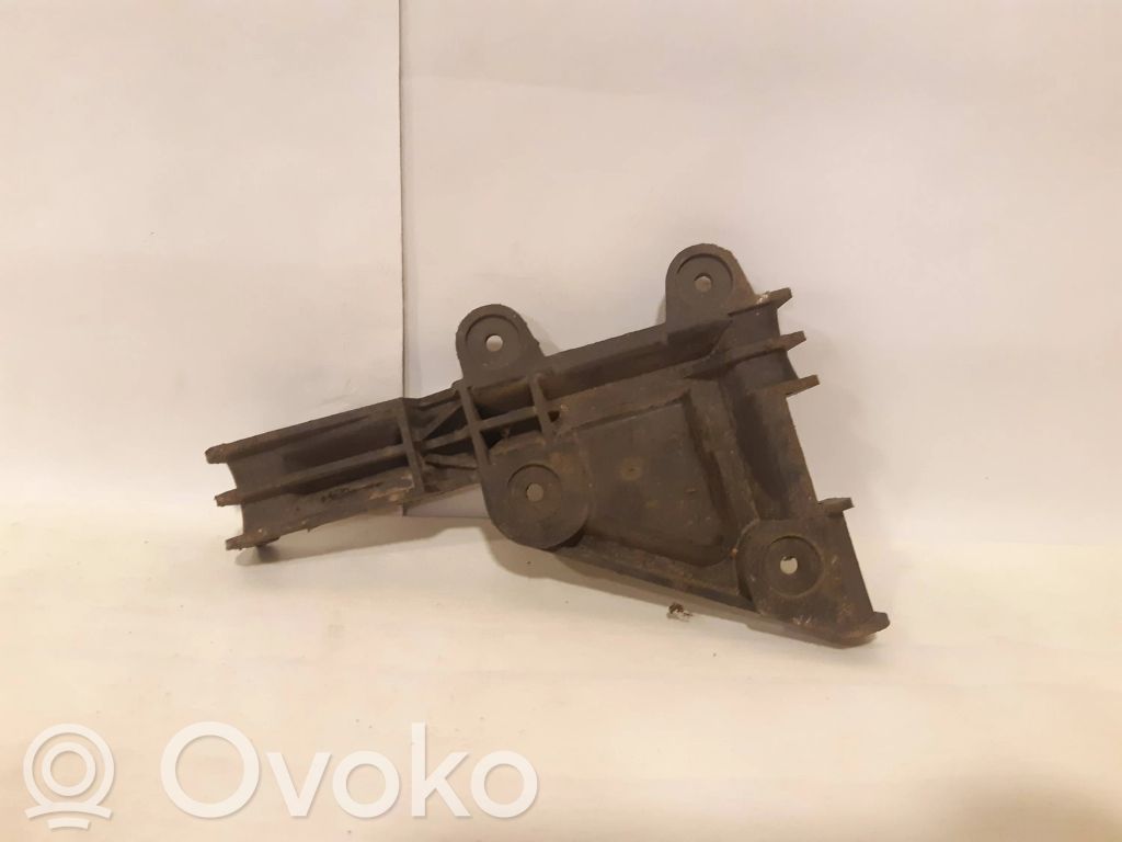 Front bumper mounting bracket   8A0807284