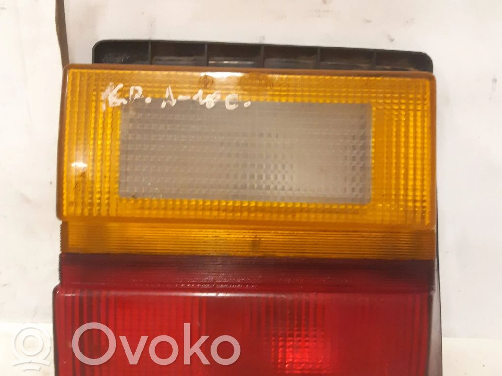 Audi 100 200 5000 C3 Aizmugurējais lukturis pārsegā 