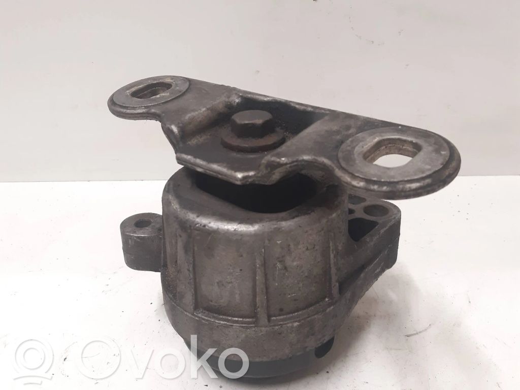 Ford Mondeo Mk III Engine mount bracket 