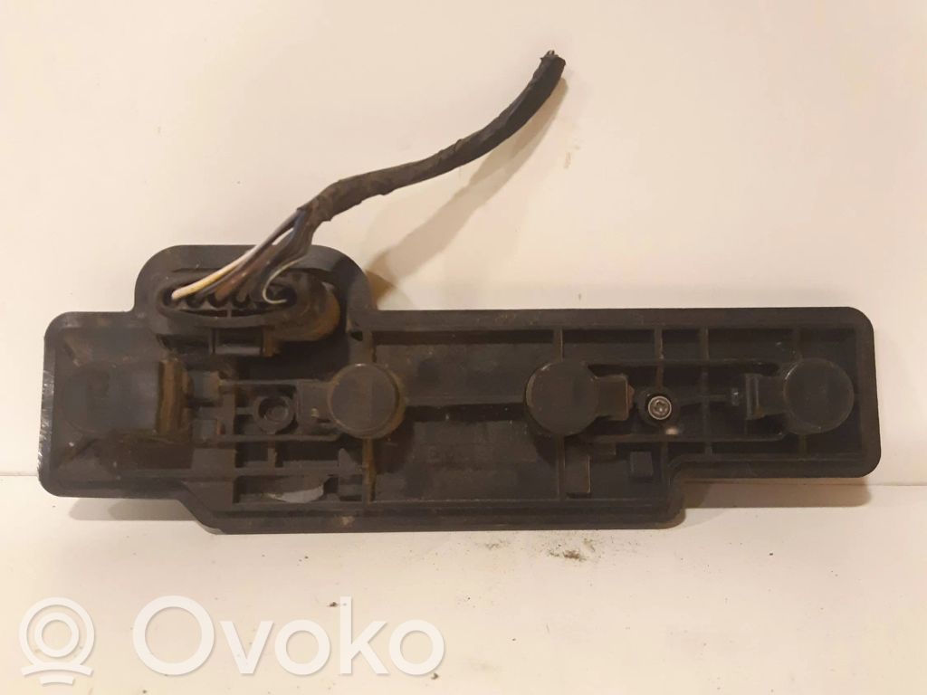 Volkswagen Caddy Takavalon polttimon suojan pidike 