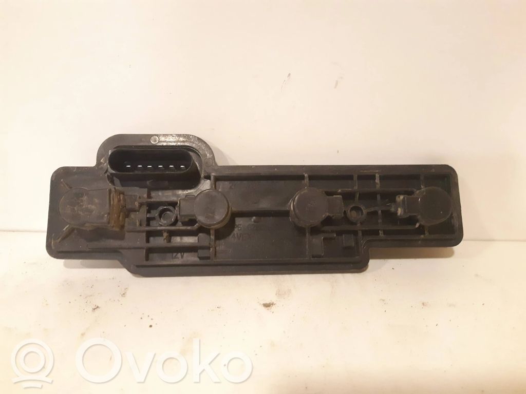 Volkswagen Caddy Takavalon polttimon suojan pidike 