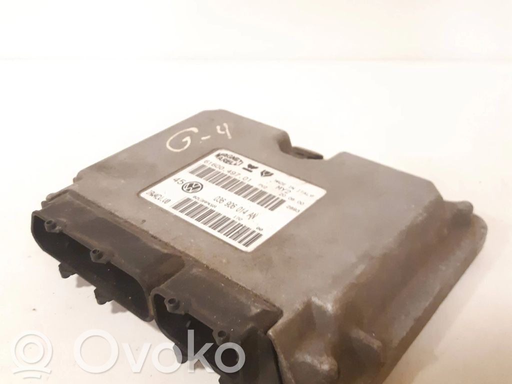 Volkswagen Golf IV Engine control unit/module 