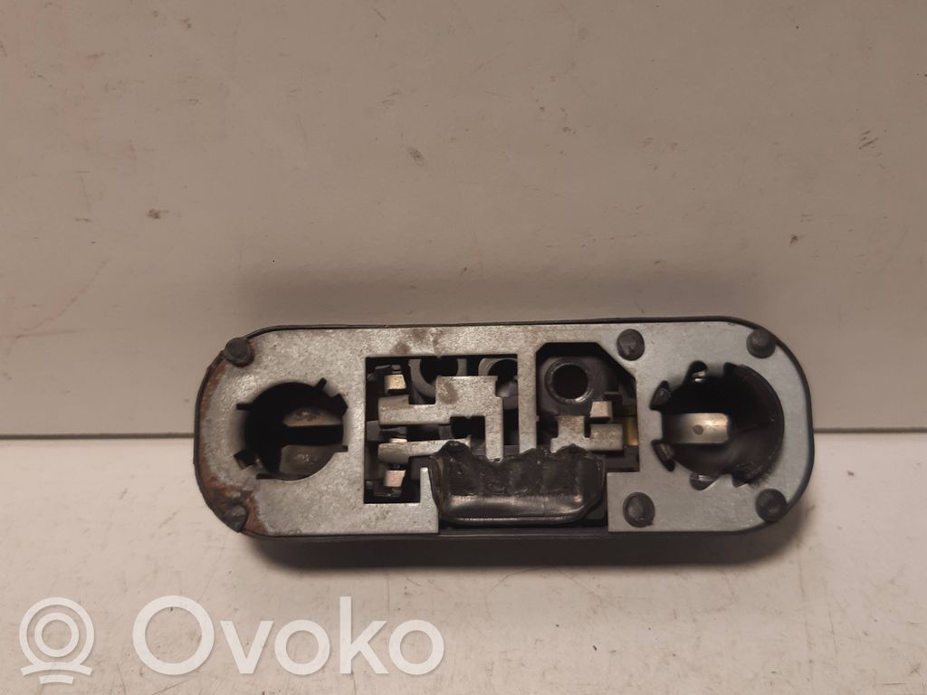Ford S-MAX Takavalon polttimon suojan pidike 