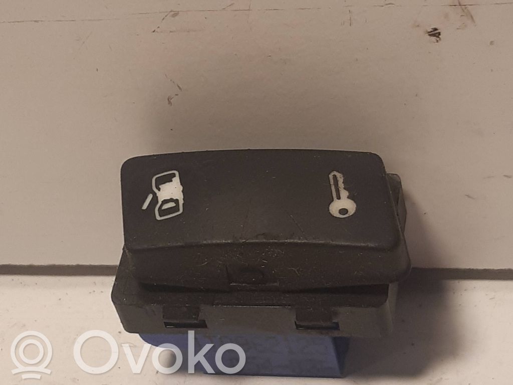 Volkswagen Touran I Central locking switch button 