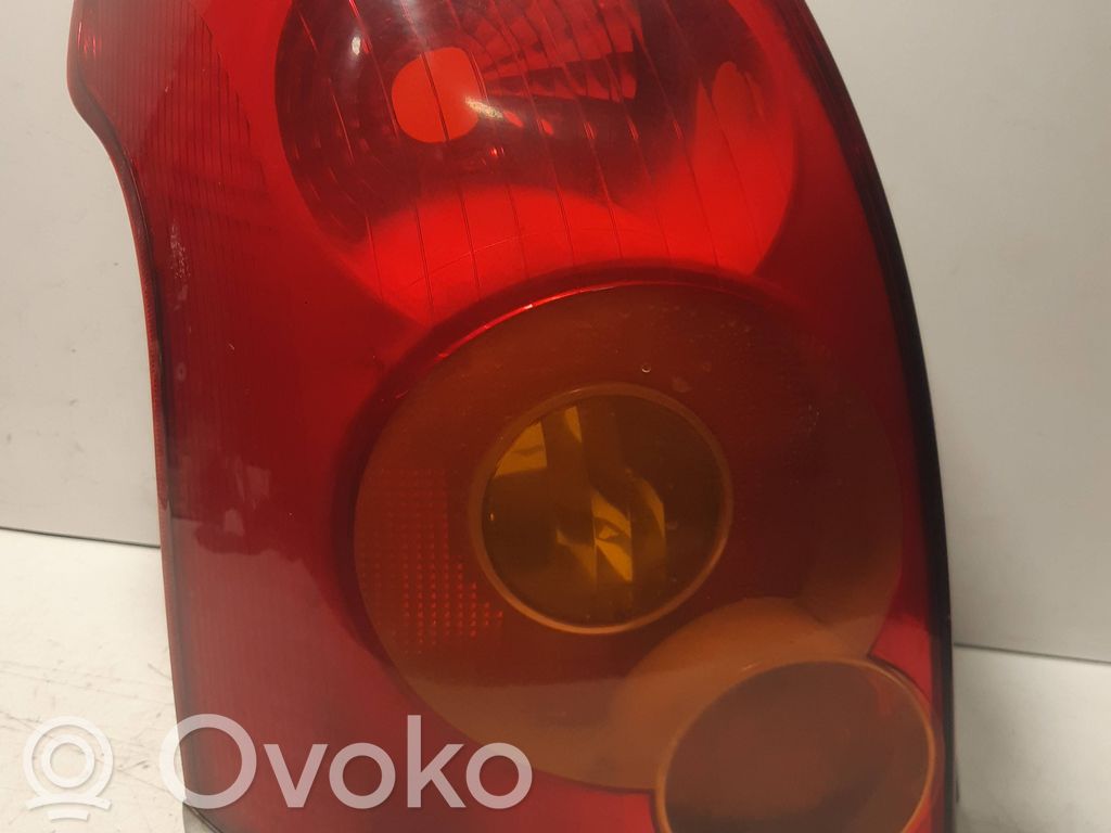 Toyota Avensis T250 Lampa tylna 